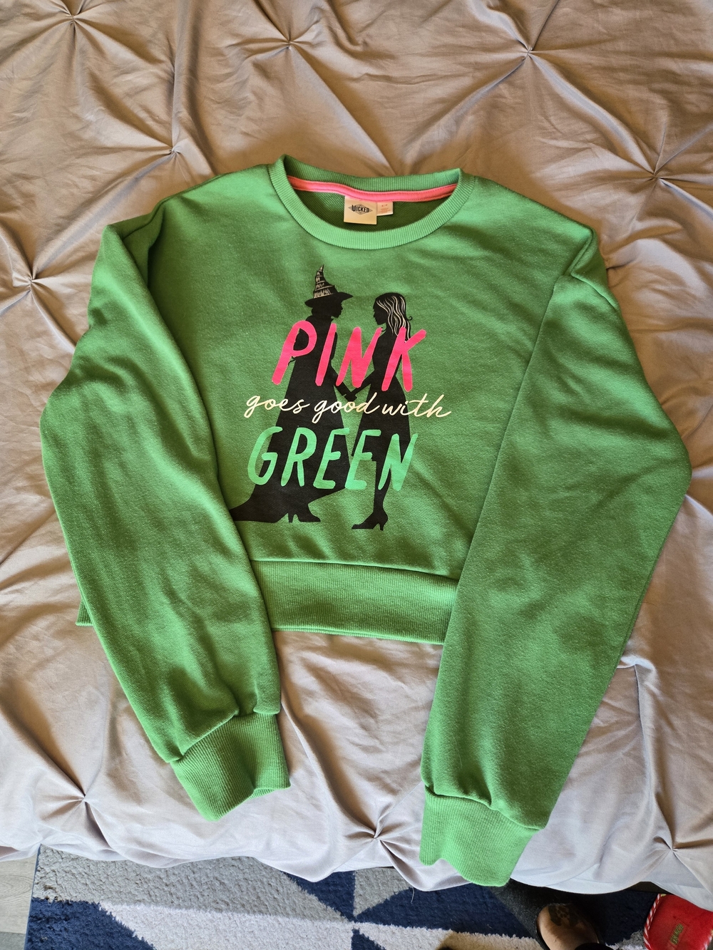 Green Graphic Crewneck Sweatshirt and Matching Joggers